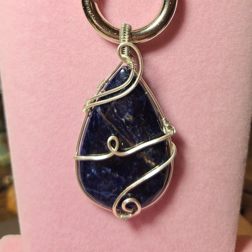 HAND CRAFTED Wire Wrapped Sodalite Pendant on Swaps Silver Tarnish Res Necklace - Picture 4 of 11